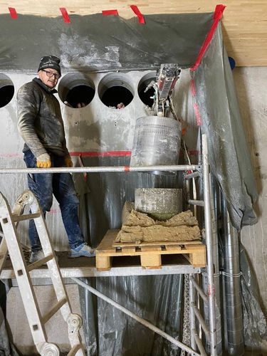 Präzisionsarbeit durch Kernbohrung in der Nähe für Bauprojekte